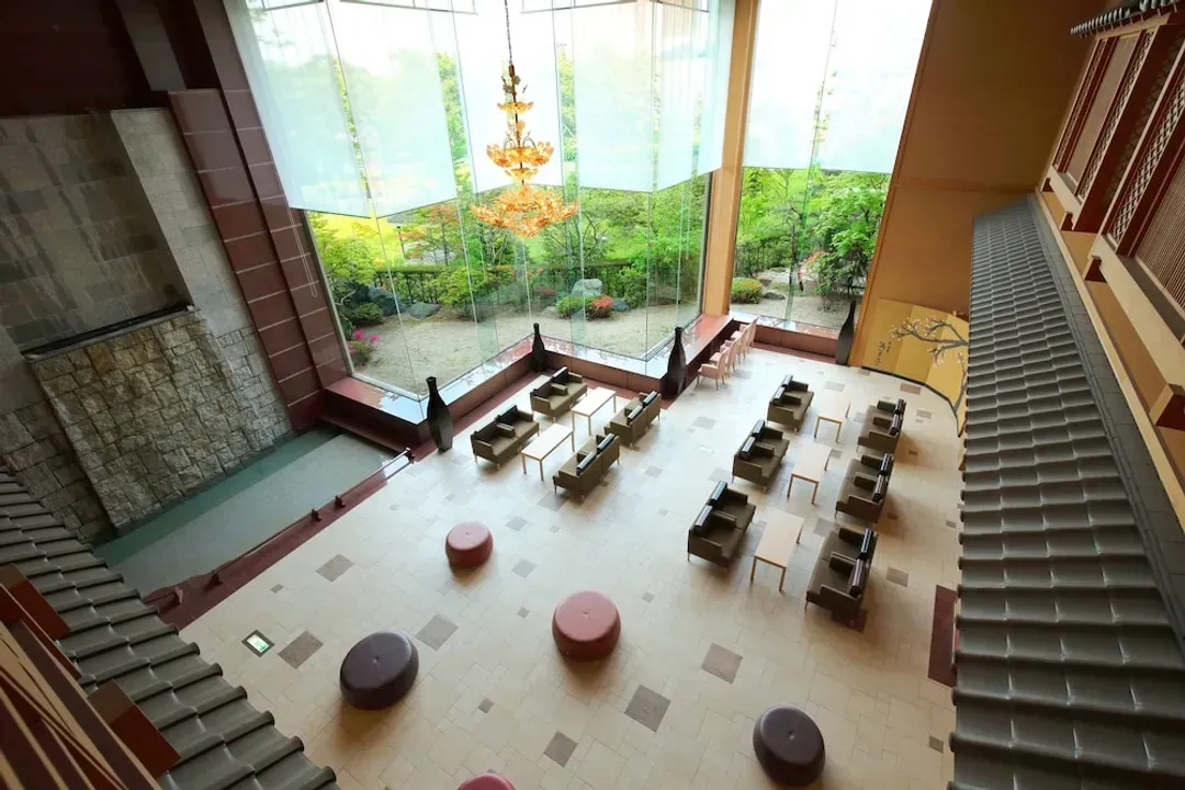 Lobby lounge