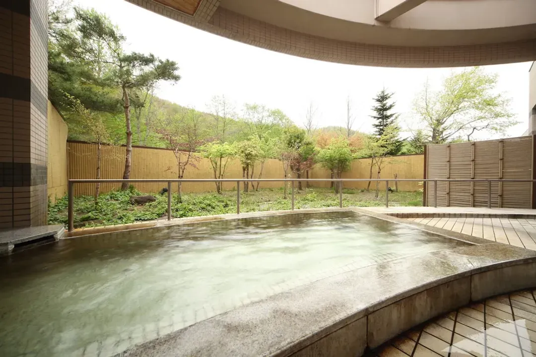 Indoor spa tub