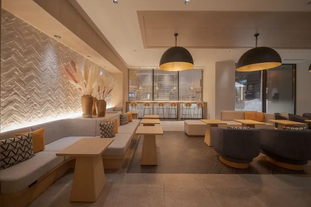 Lobby lounge