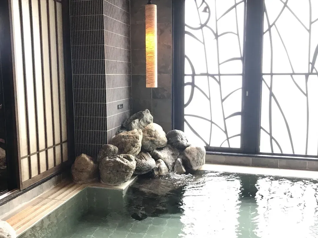 Indoor spa tub