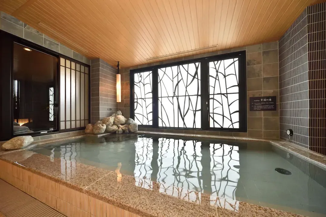 Indoor spa tub