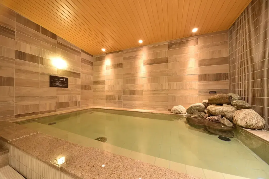 Indoor spa tub