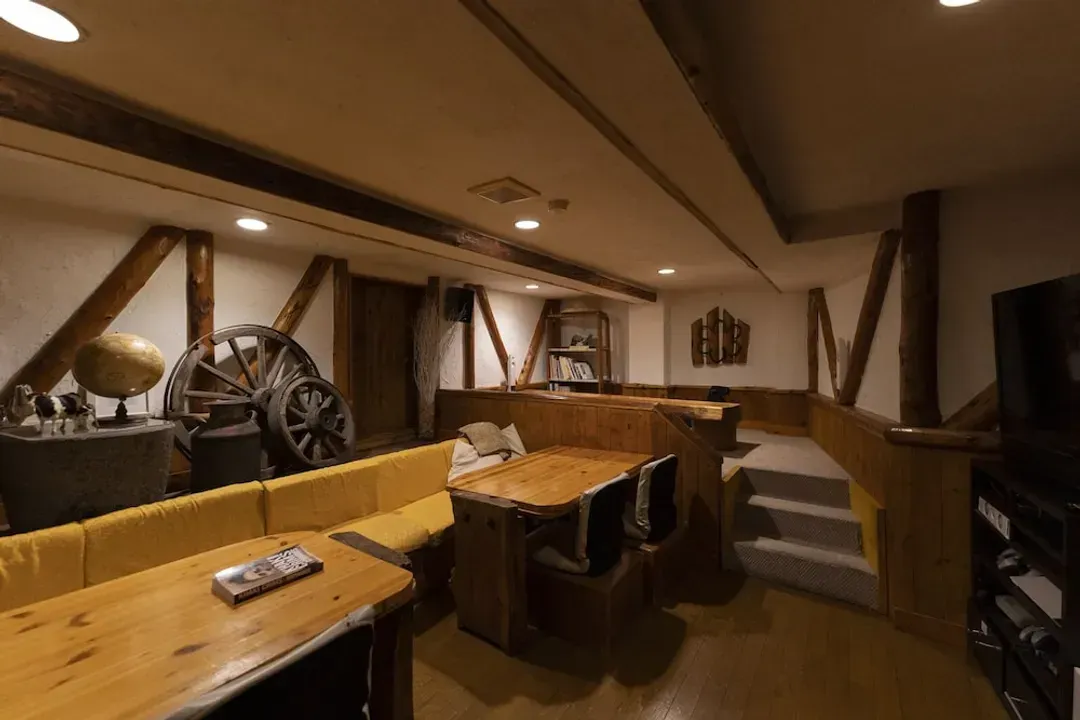 Lobby lounge