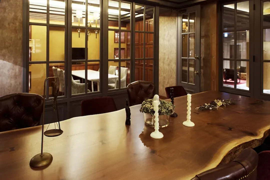 Lobby lounge