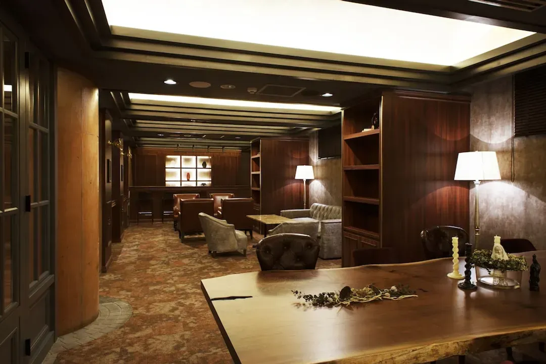 Lobby lounge