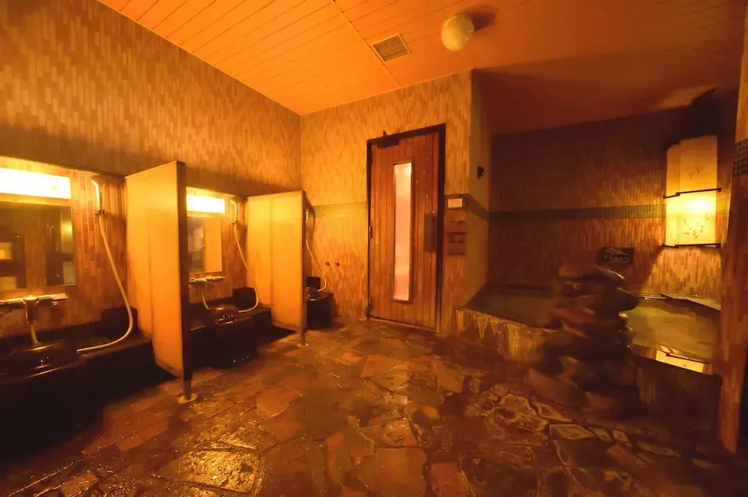 Indoor spa tub