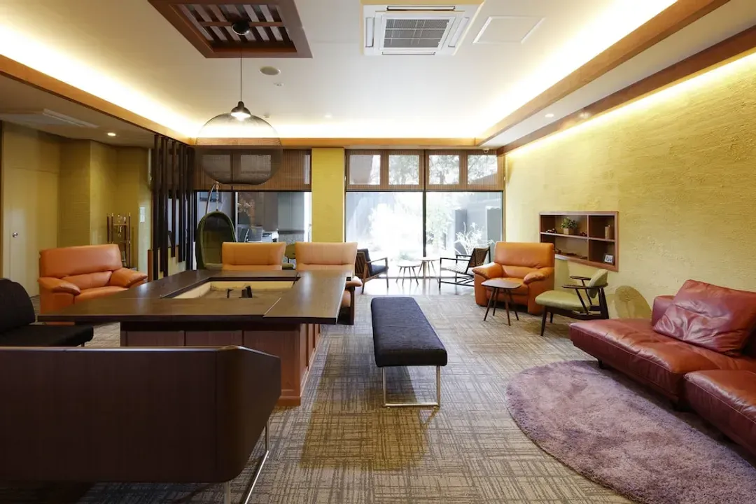 Lobby lounge