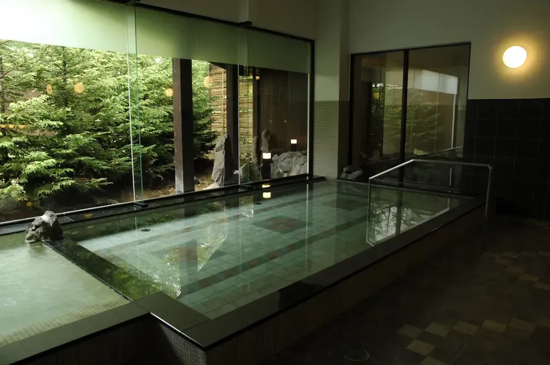 Indoor spa tub