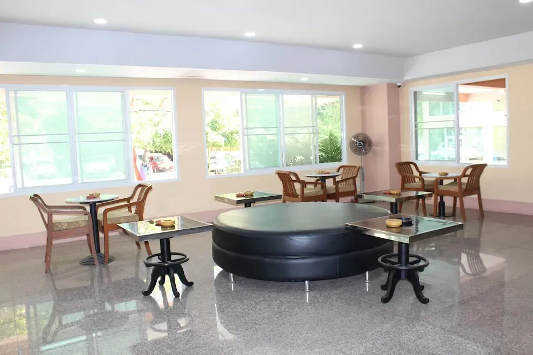 Lobby lounge