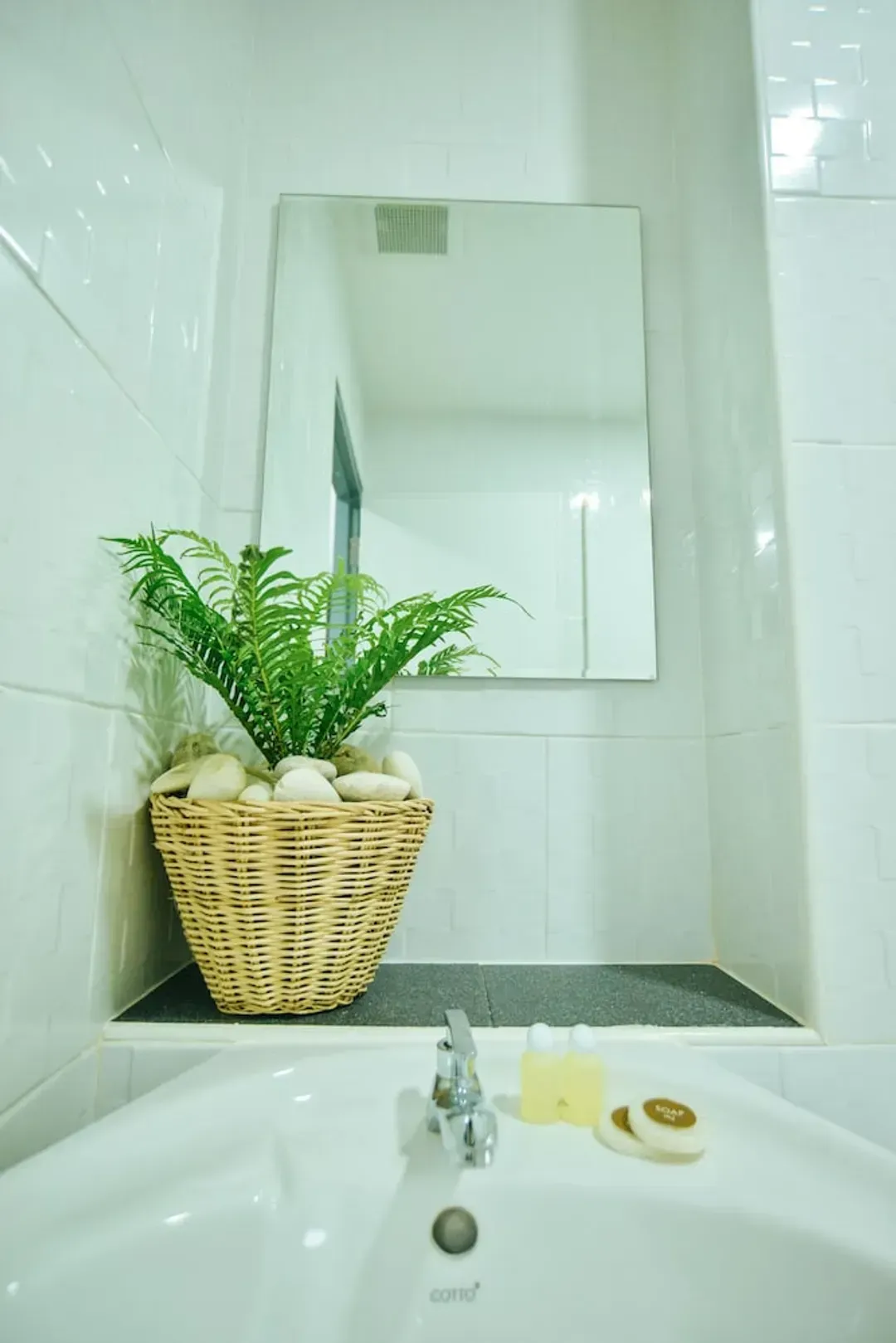 Bathroom sink