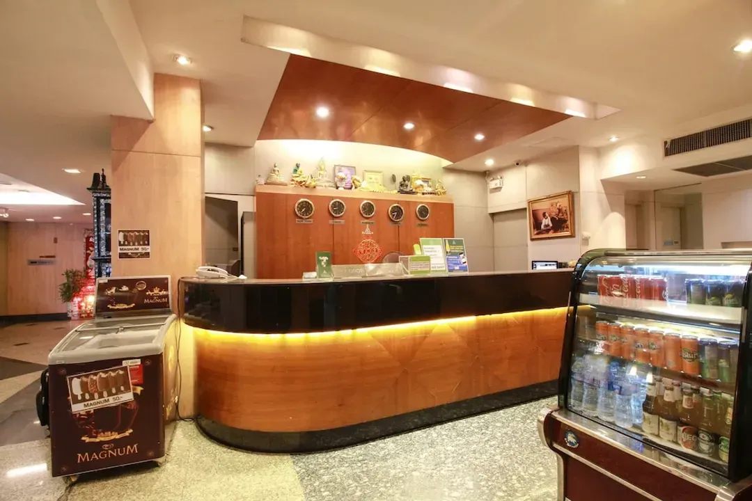 Lobby lounge