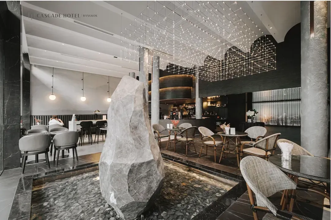 Lobby lounge