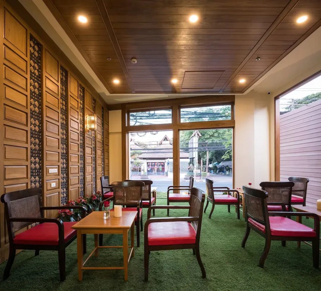 Lobby lounge