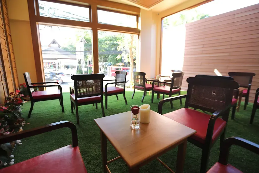 Lobby lounge