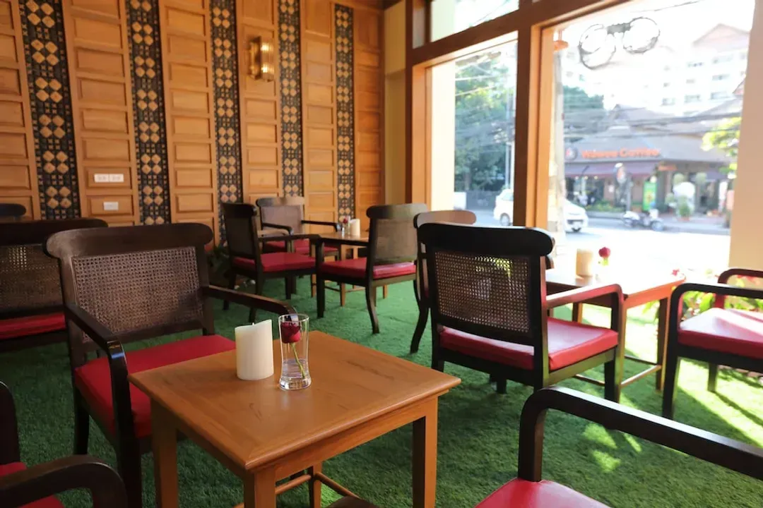 Lobby lounge