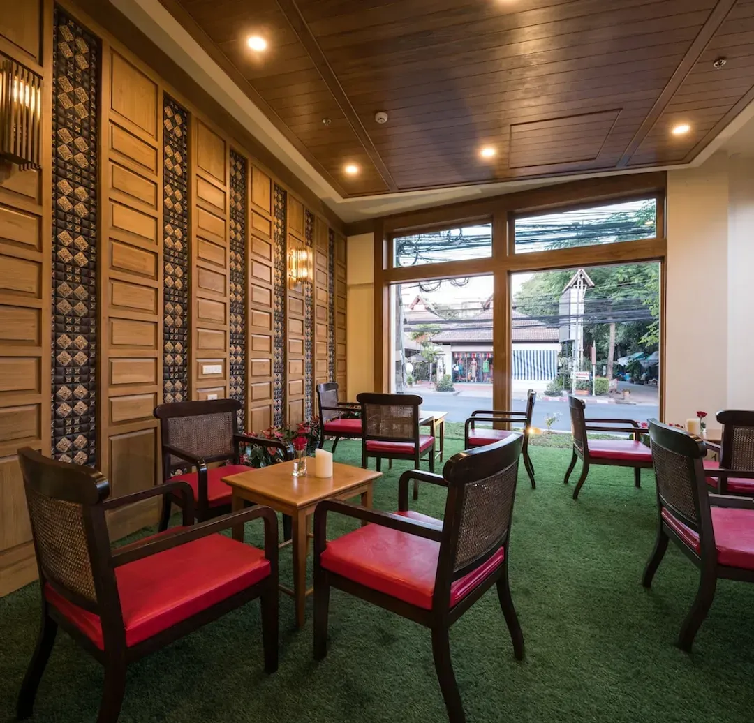 Lobby lounge