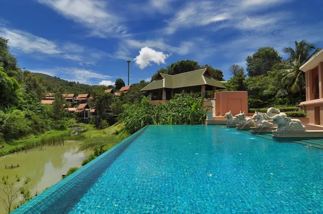 Infinity pool