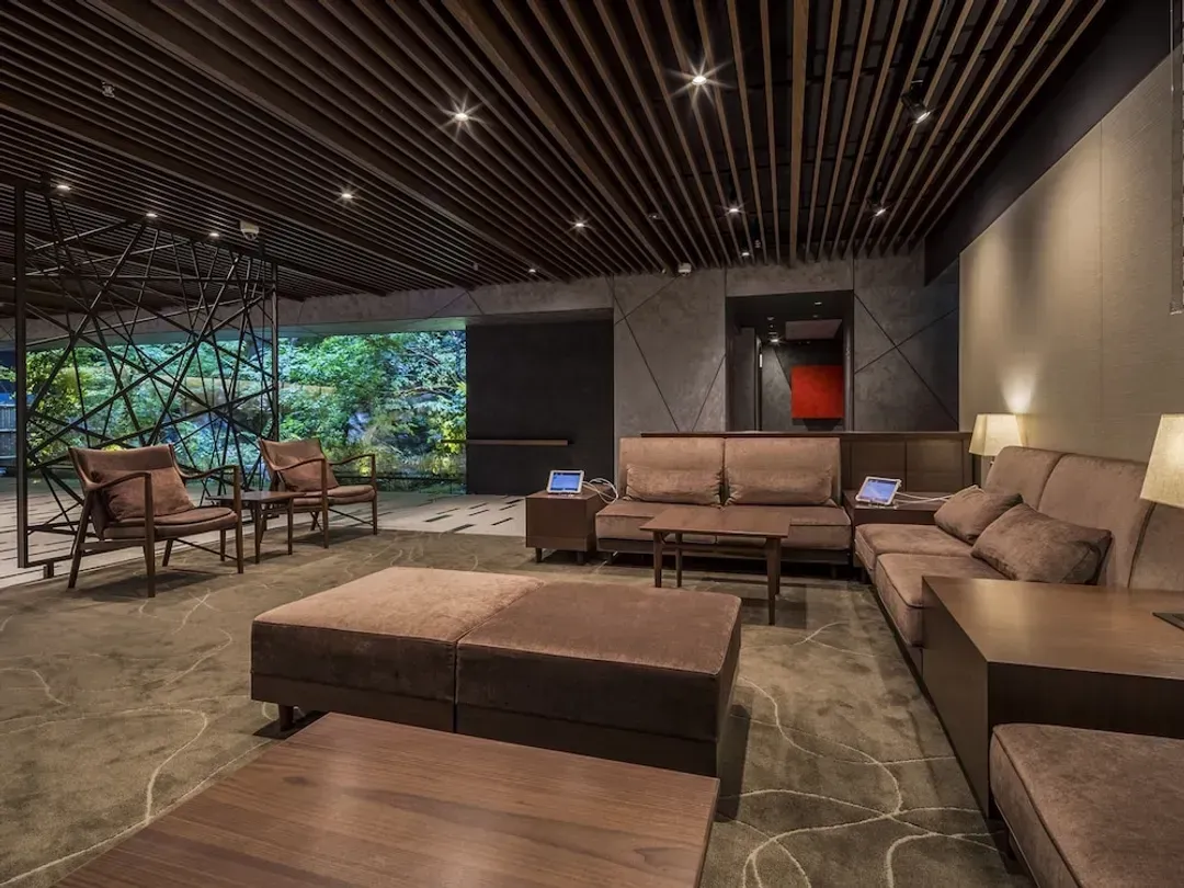 Lobby lounge