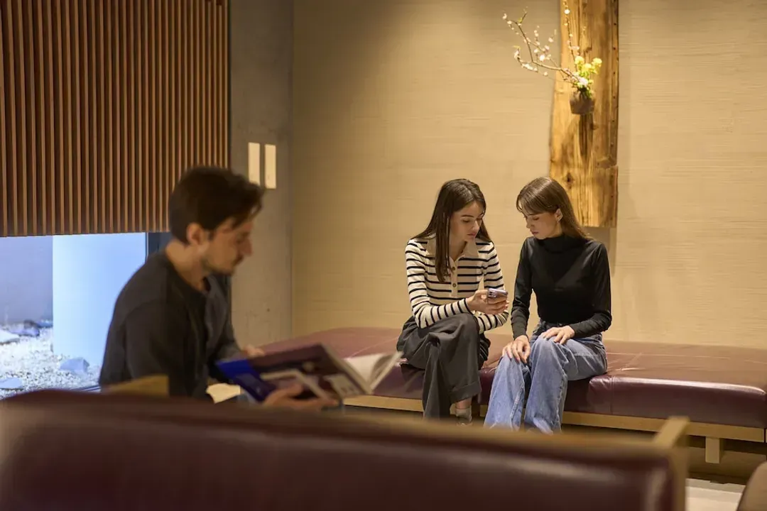 Lobby lounge