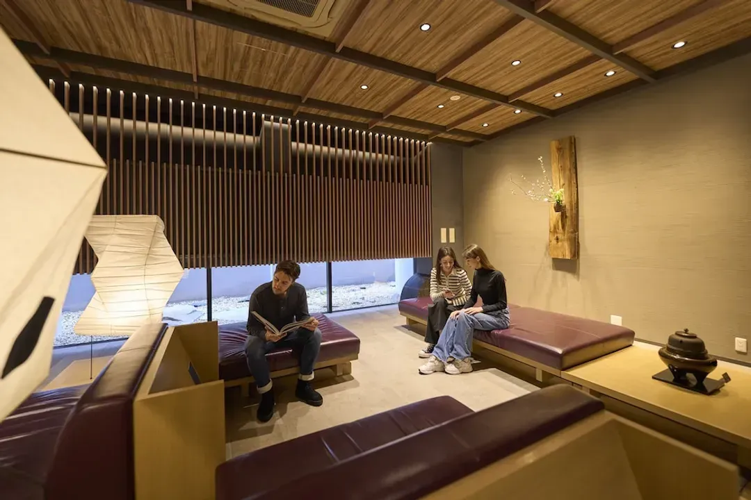 Lobby lounge