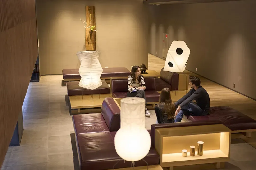 Lobby lounge