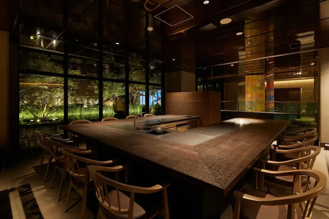 Lobby lounge