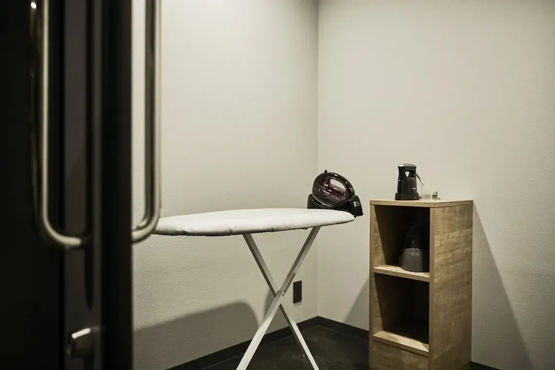 Iron/ironing board