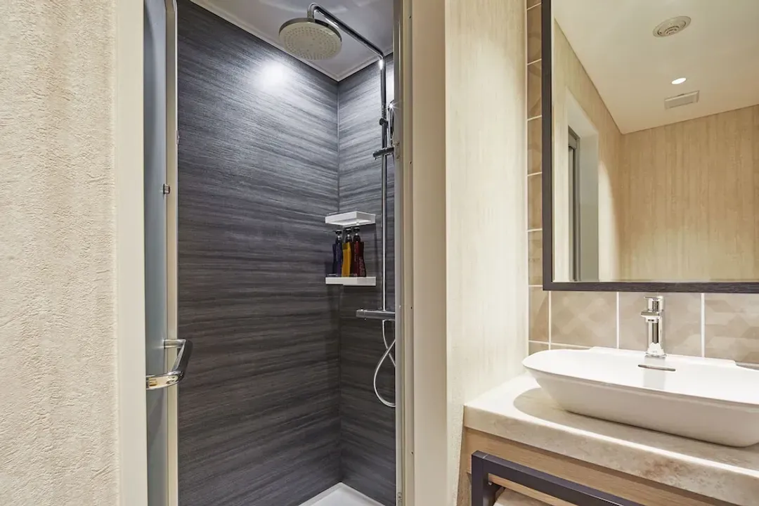 Bathroom shower