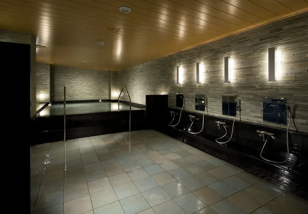Indoor spa tub