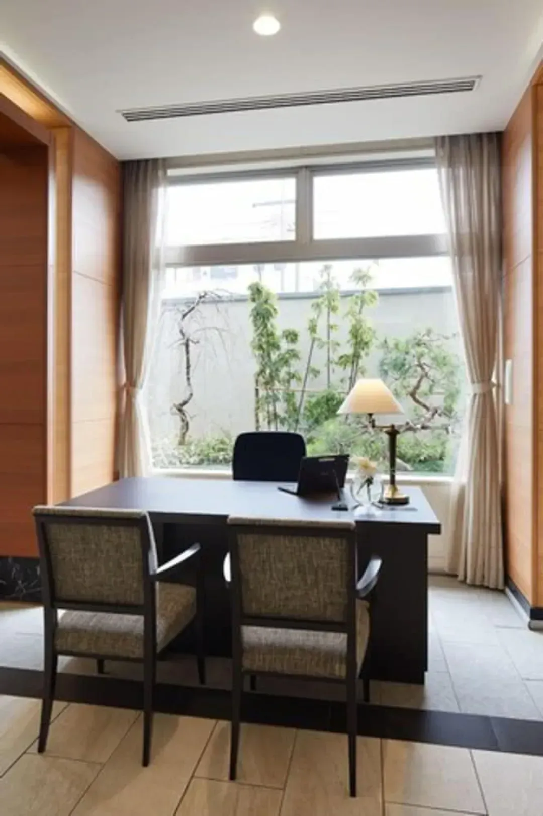 Concierge desk