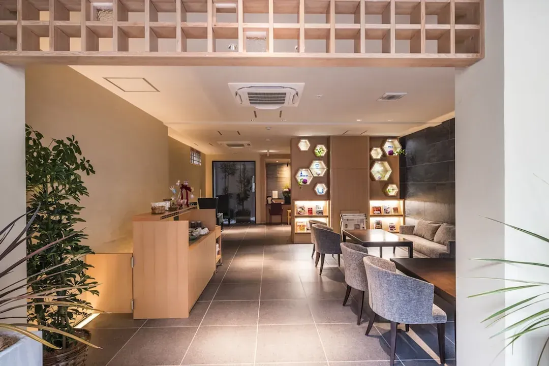 Lobby lounge