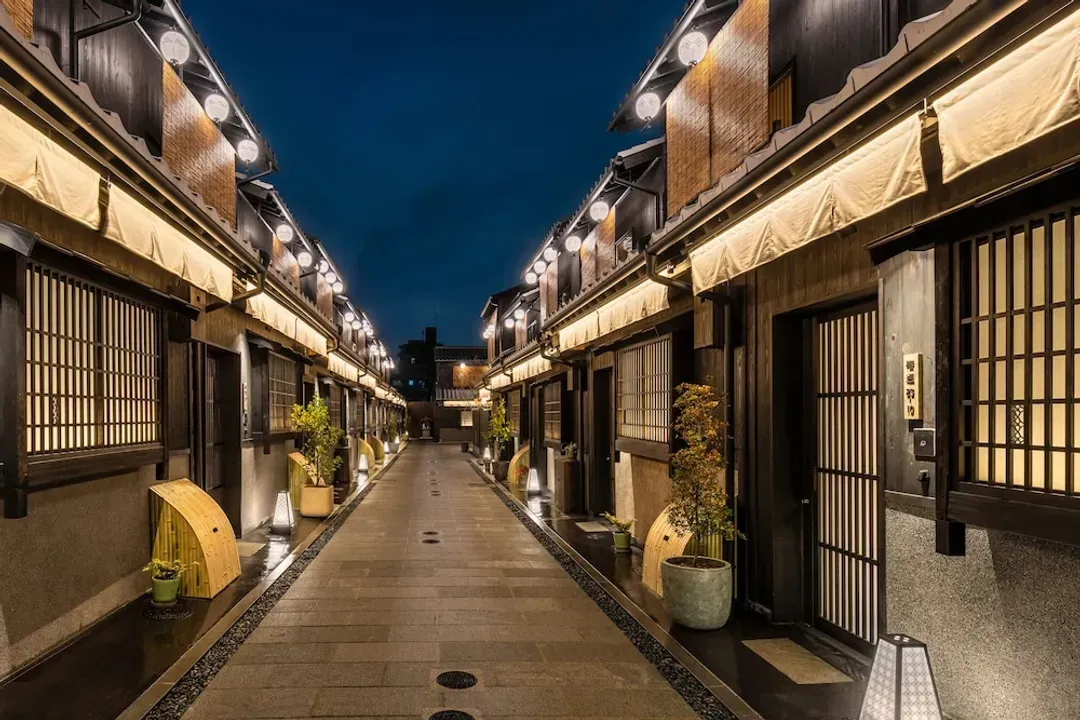 京都府-Nazuna Kyoto Tsubaki St.