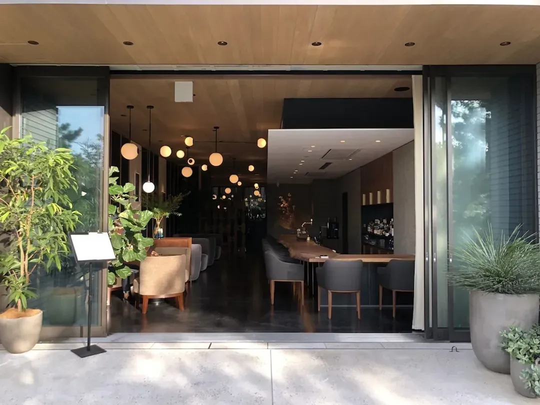 Lobby lounge