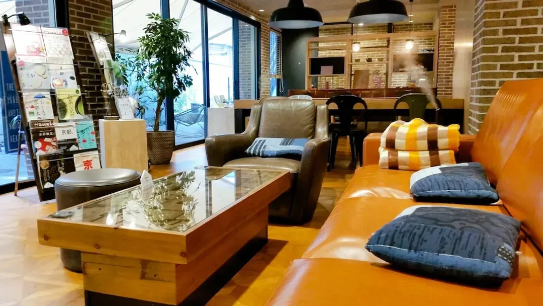 Lobby lounge