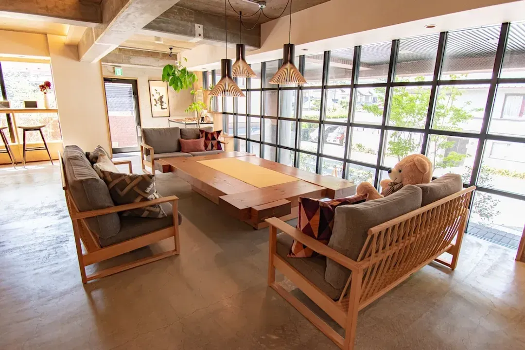 Lobby lounge