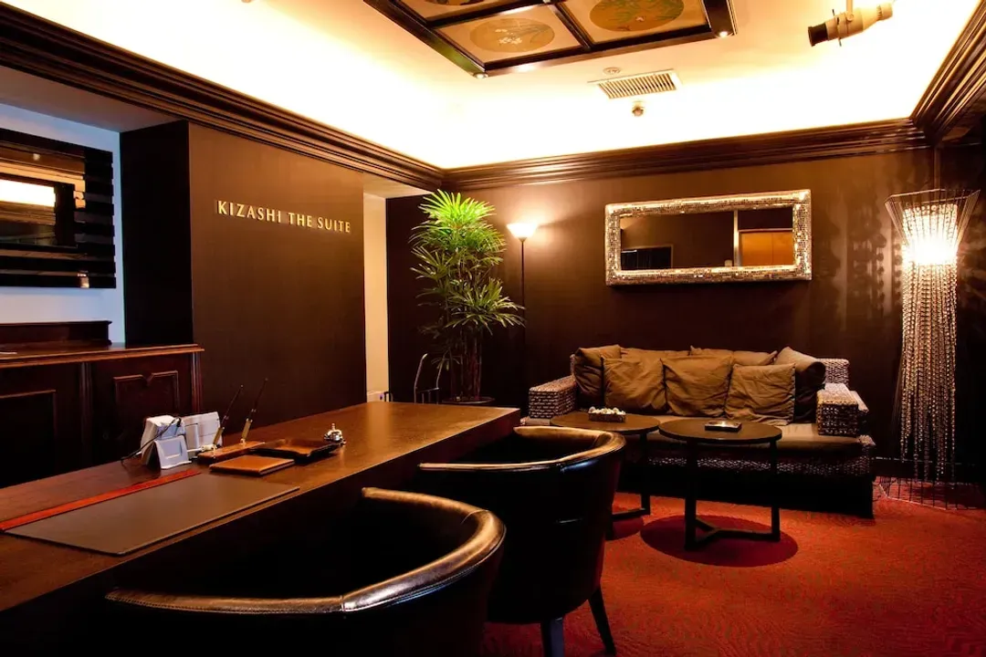 Lobby lounge