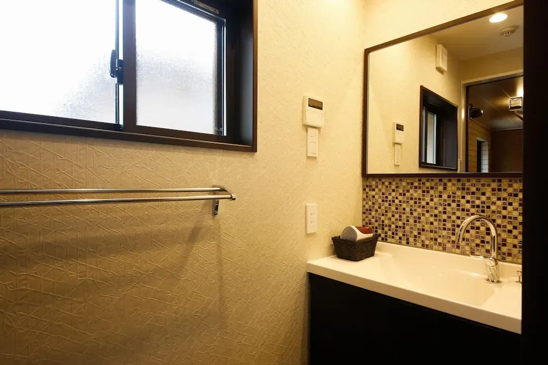 Bathroom sink