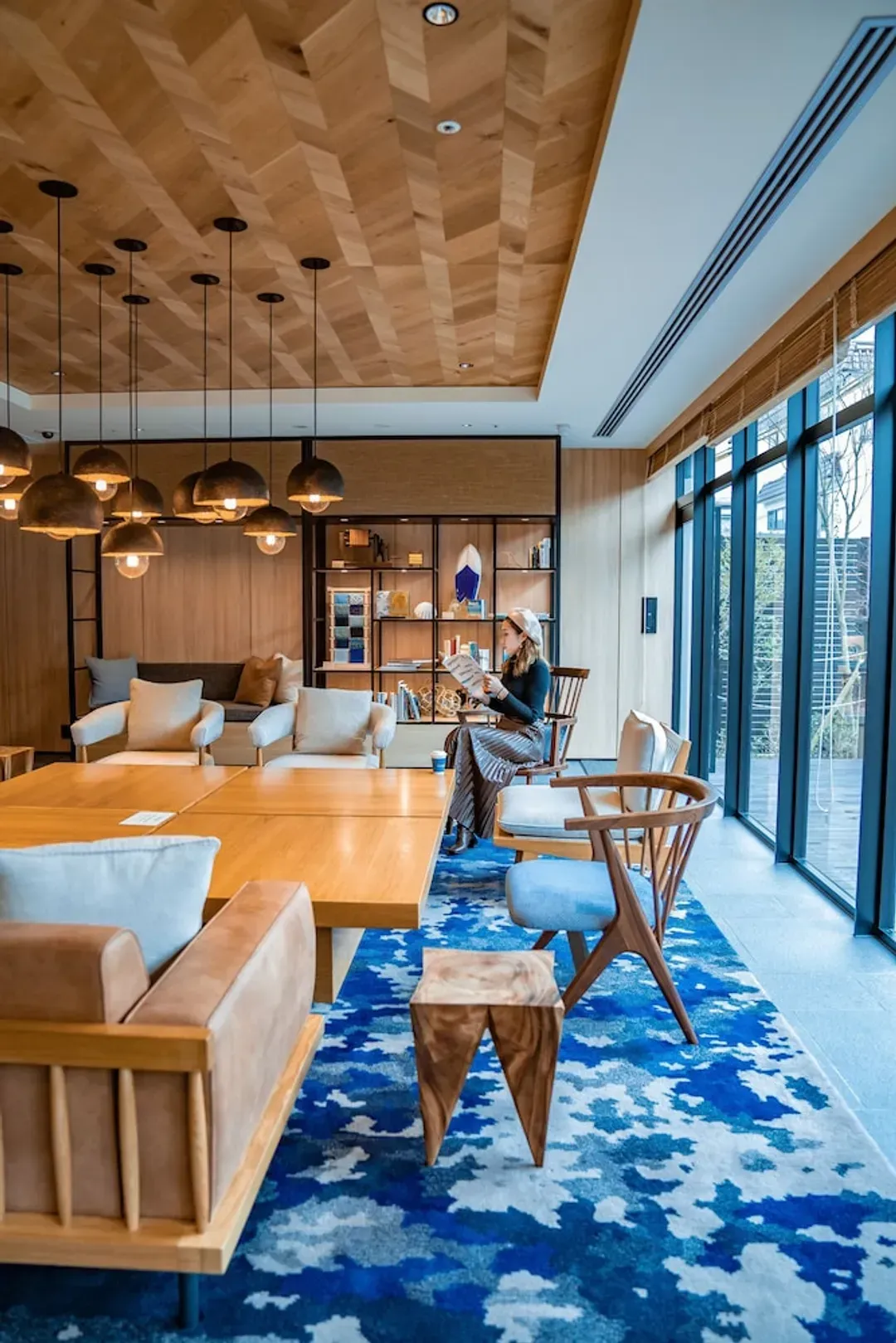 Lobby lounge