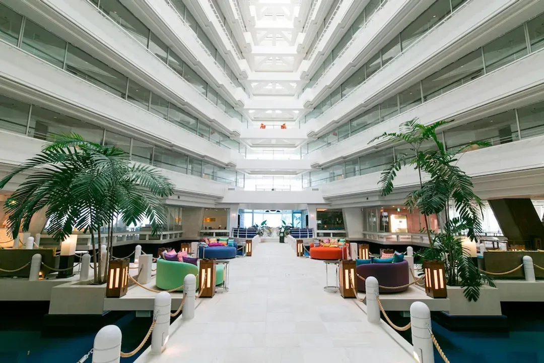 Lobby lounge