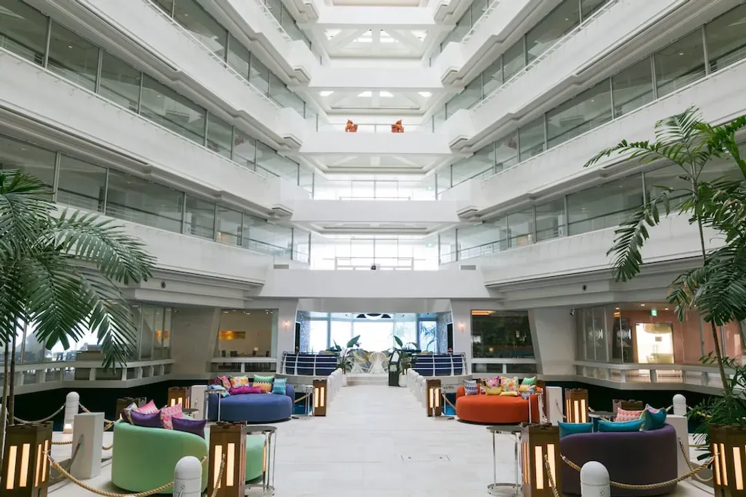 Lobby lounge