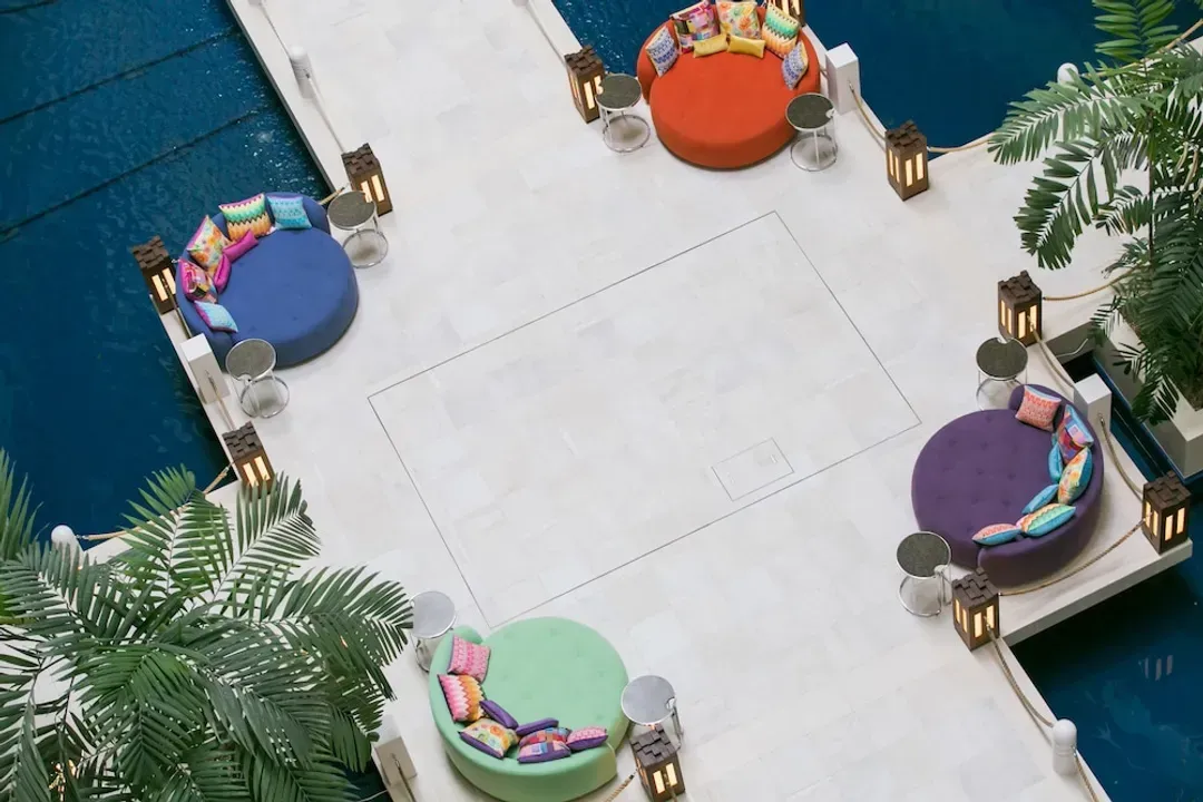 Lobby lounge