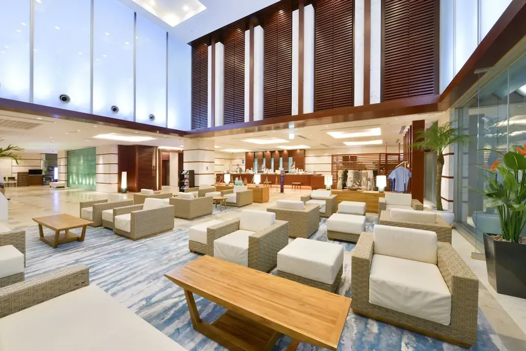 Lobby lounge