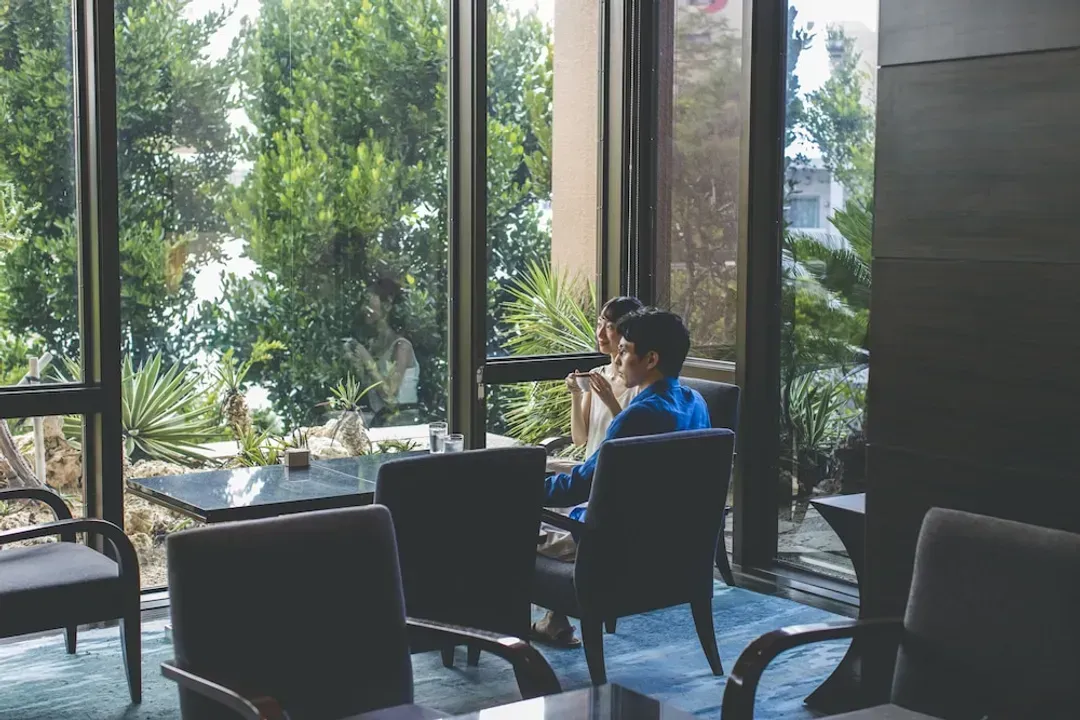 Lobby lounge