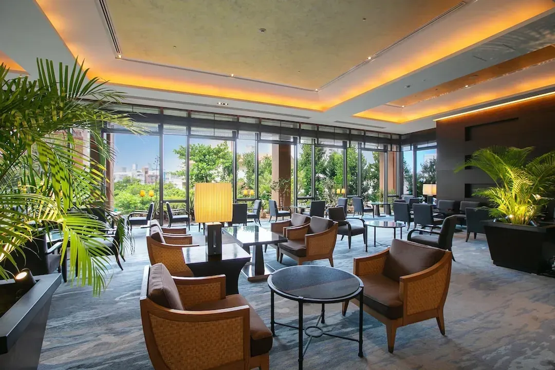 Lobby lounge