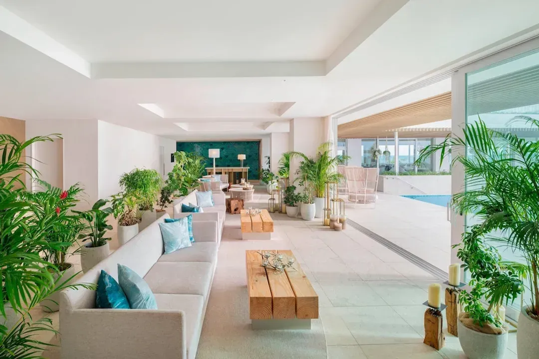 Lobby lounge