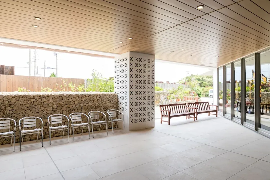 Lobby lounge