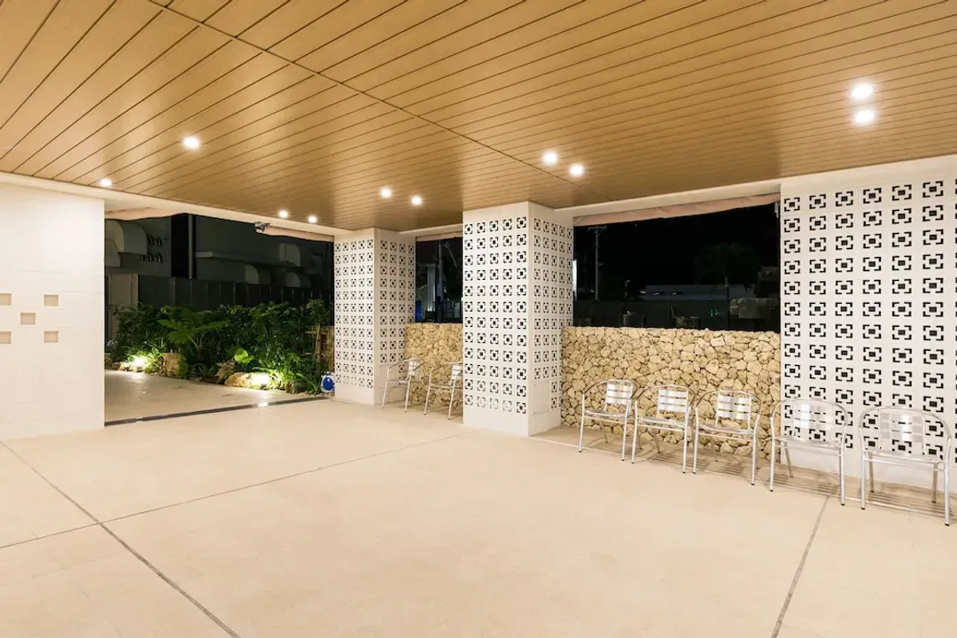 Lobby lounge