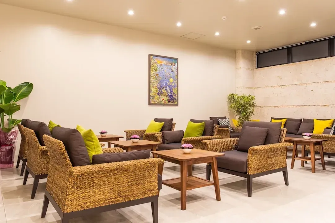 Lobby lounge