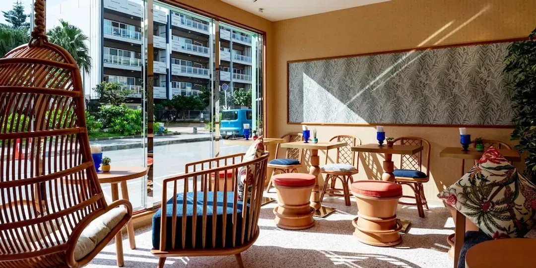 Lobby lounge