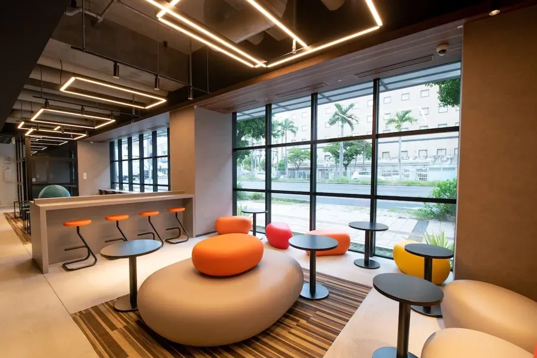 Lobby lounge